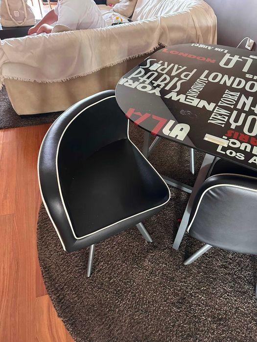 Mesa de Jantar com 4 Cadeiras – Vidro Preto