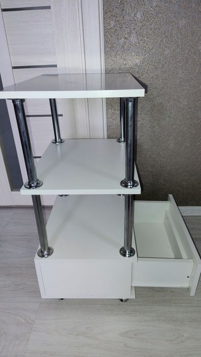 Тележка, візок, полка, столик, тумба, стеллаж, этажерка, мебель.
Тумб