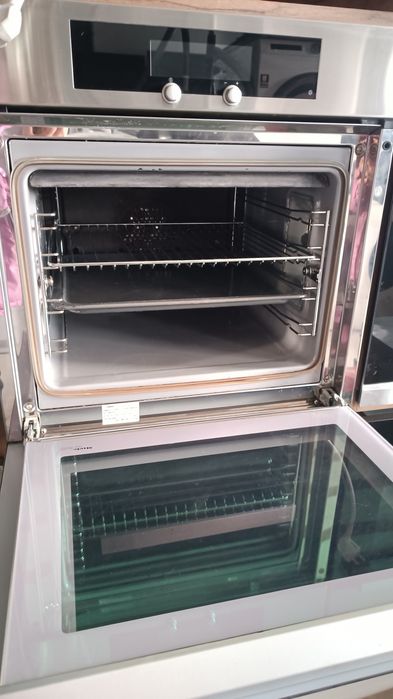 духовка вбудована у мебель Miele, AEG, Wirpool