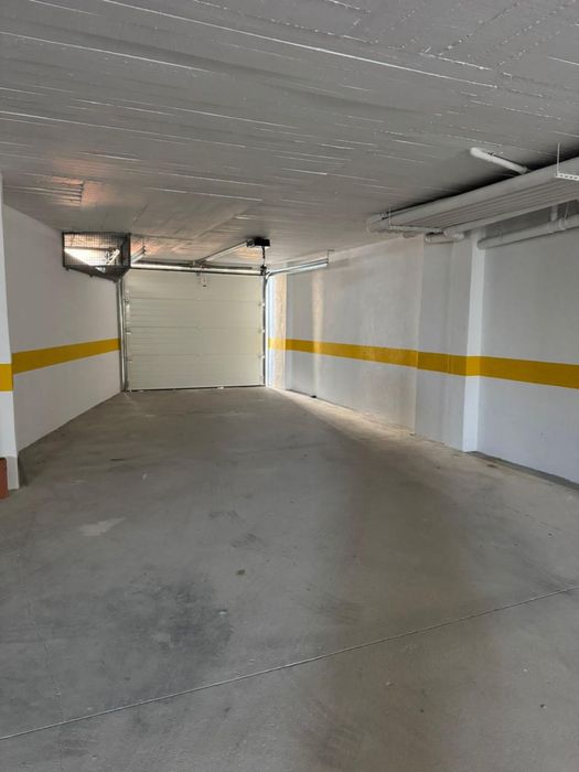 Garagem para estacionamento ou Armazem