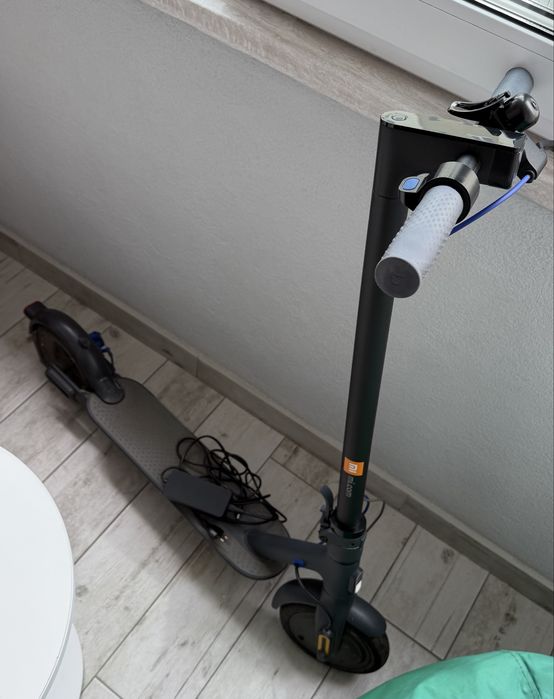 Електросамокат Xiaomi Mi Electric Scooter 3
