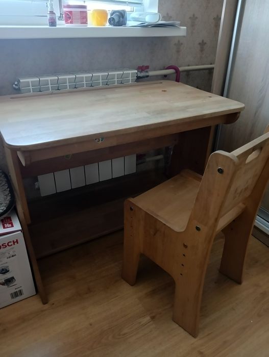 Парта дитяча і стілець