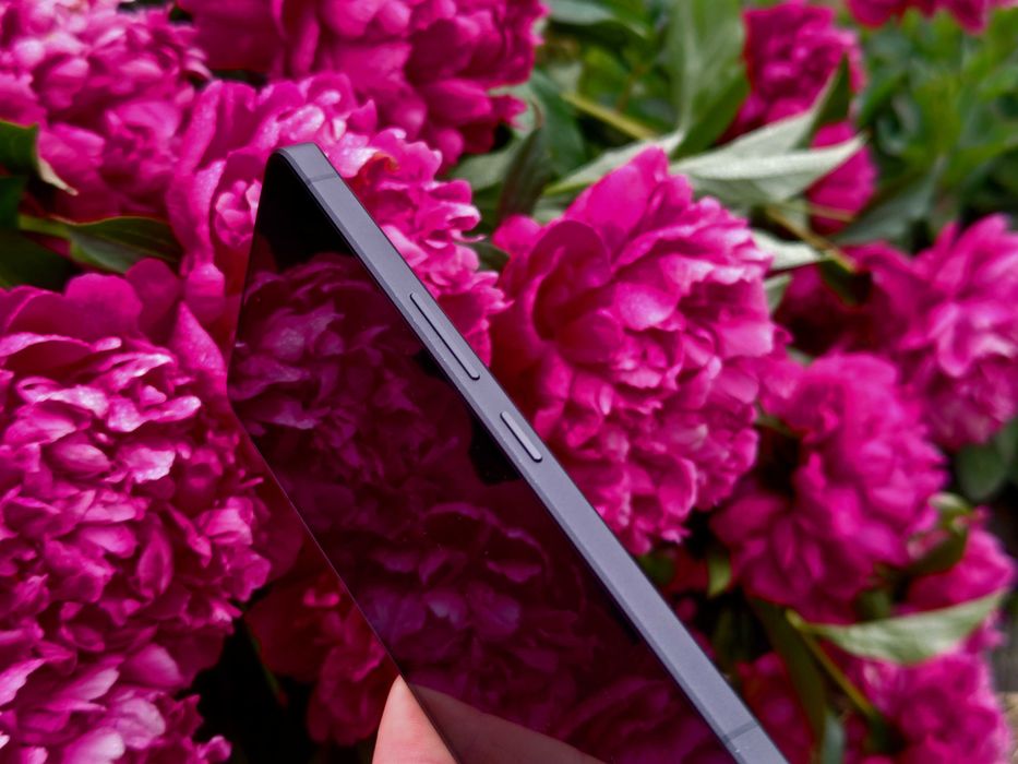 Смартфон Sharp AQUOS R8 Pro (2sim,Leica 1", 6.6"240Гц, NFC 12\256gb IP68, 5000ma)