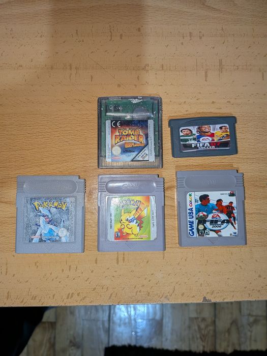 Gameboy advance + jogos Pokémon e FIFA