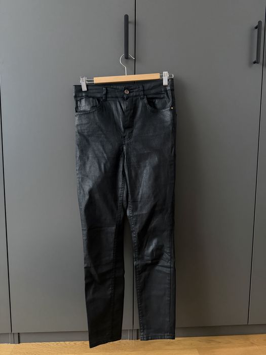 Zara czarne spodnie skinny rurki woskowane L 40