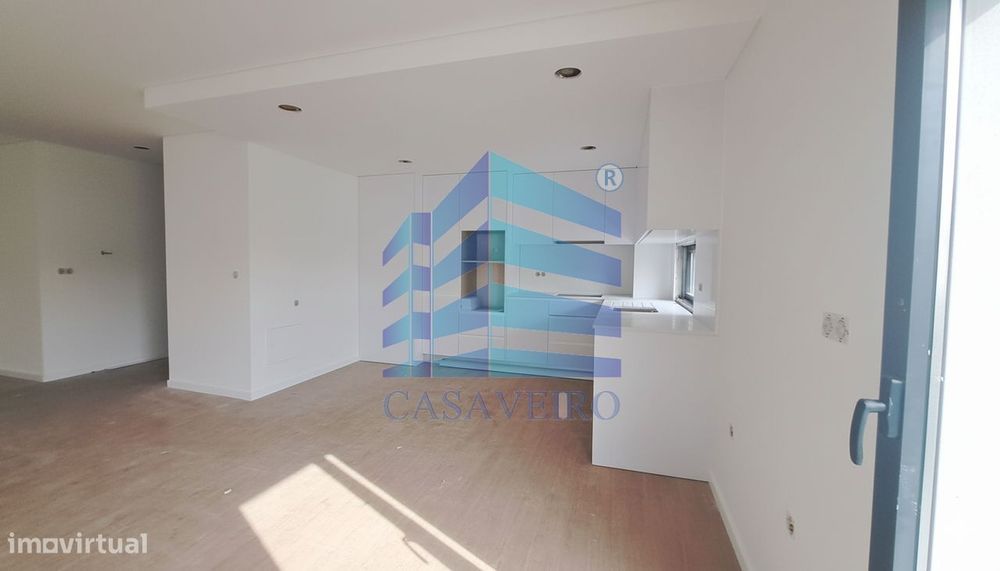 Apartamento T1  com Terraço no centro de Esgueira