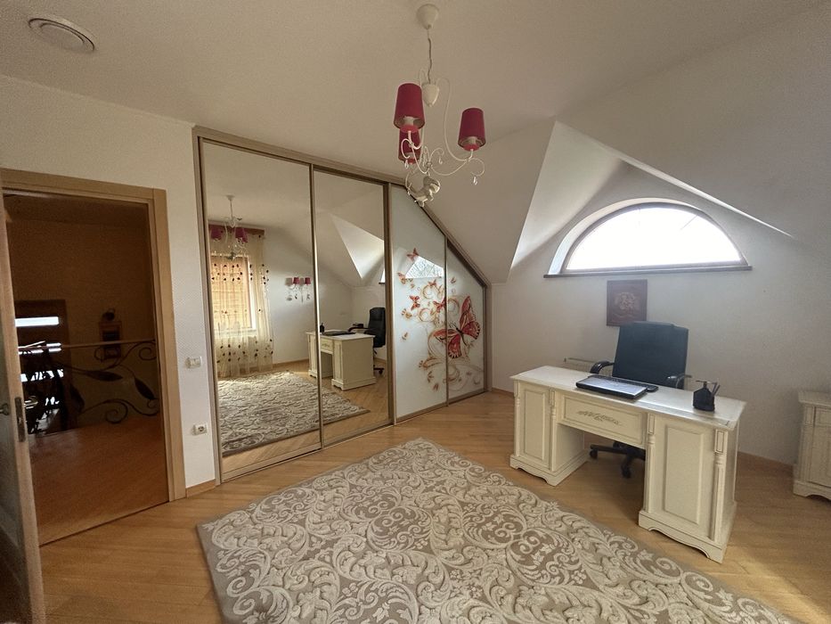 Продаж будинку Рівне, вул Золотіівська