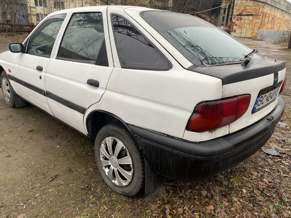 Форд ескорт 1996 рік