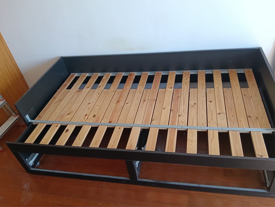Cama solteio / casal com gavetas
