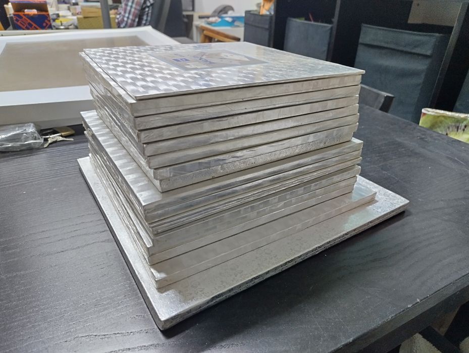 19 bases quadradas, prateadas para bolos (novas)