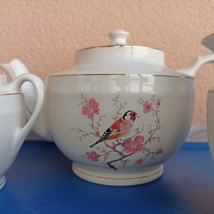 Serviço de chá Sacavém Gilman Cta motivo Pintassilgo decoração dourada