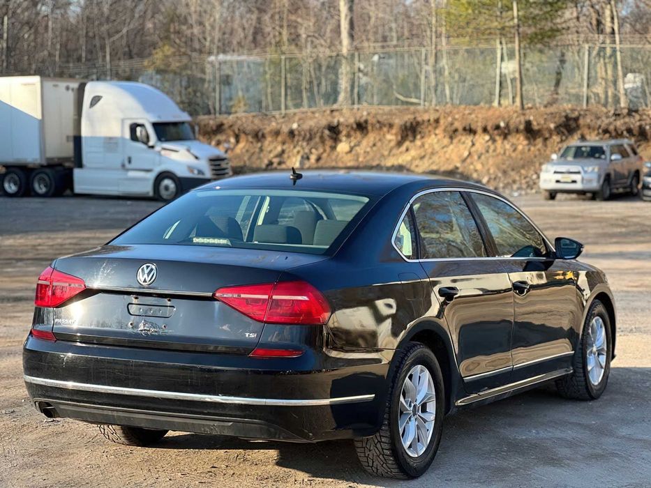 Volkswagen Passat 2016 — авто з США, оригінальний пробіг | від $3 200