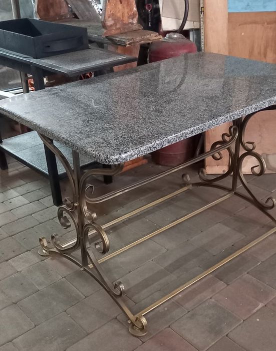 Продам  столик в бесідку  або  сад