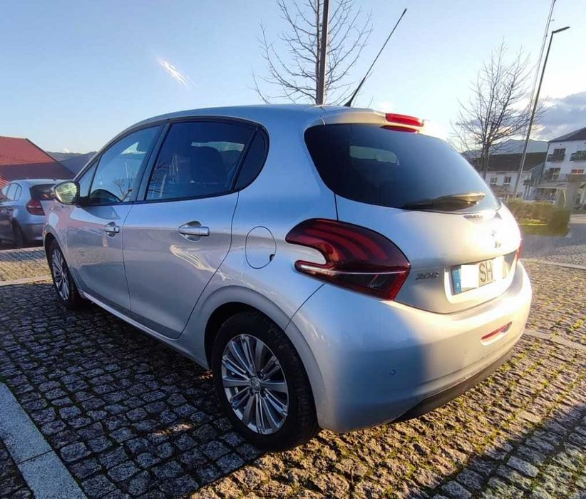 PEUGEOT 208 1.2 PURE TECH de 2016  com 81 000 Km