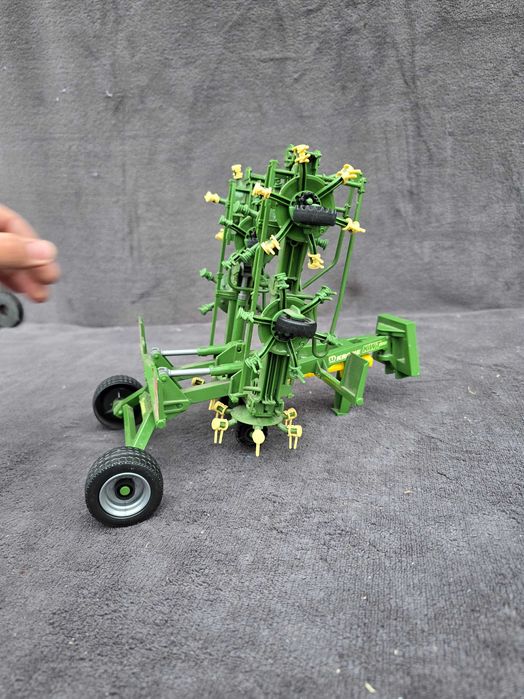 Bruder Przetrząsacz Krone KWT 8.82