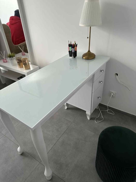 Stolik  biurko do manicure