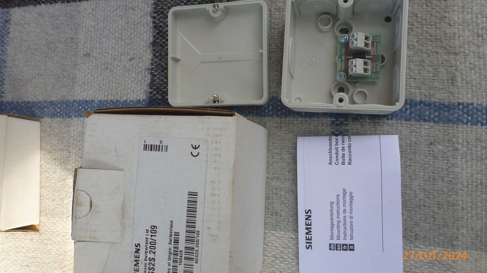 # Puszki natynkowe Siemens  AGS2S