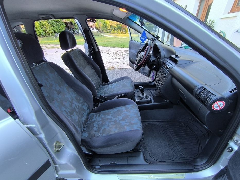 Opel Corsa 1.2 16v 2000 Gasolina
Gasolina