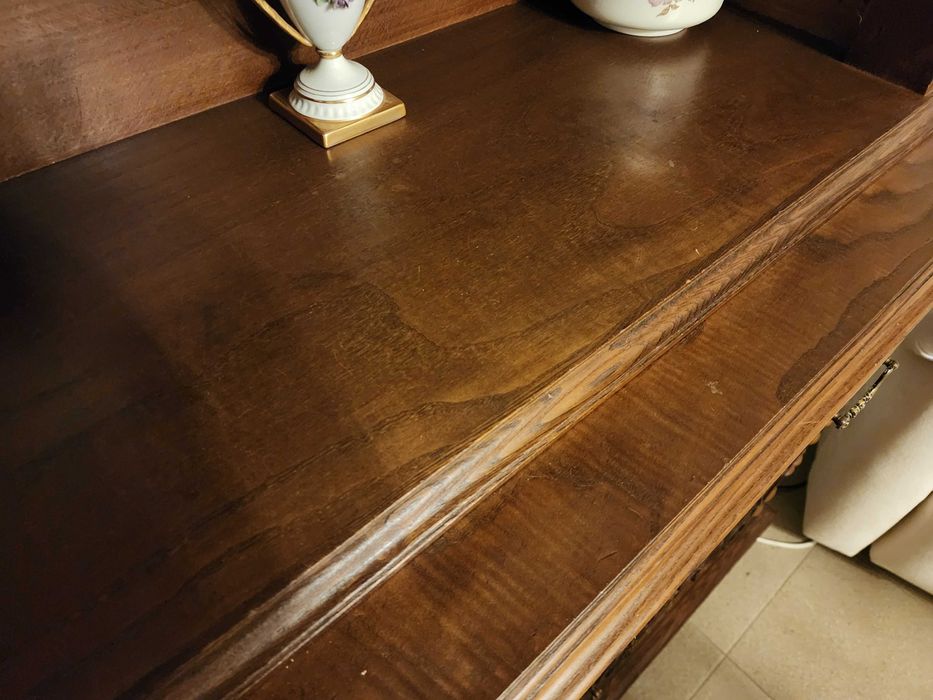 Louceiro em madeira de castanho