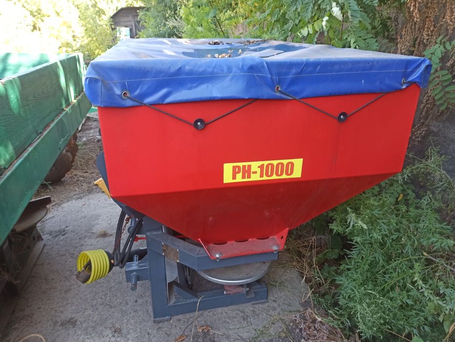 Розкидувач міндобрива РН-1000