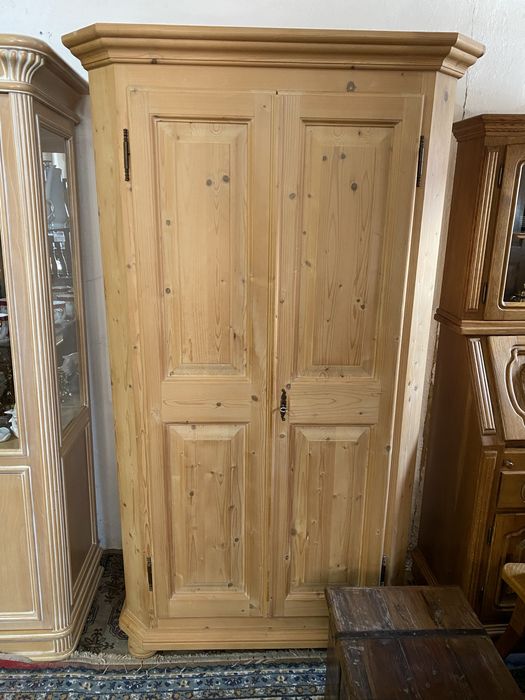 Drewniana bielona szafa- bieliźniarka