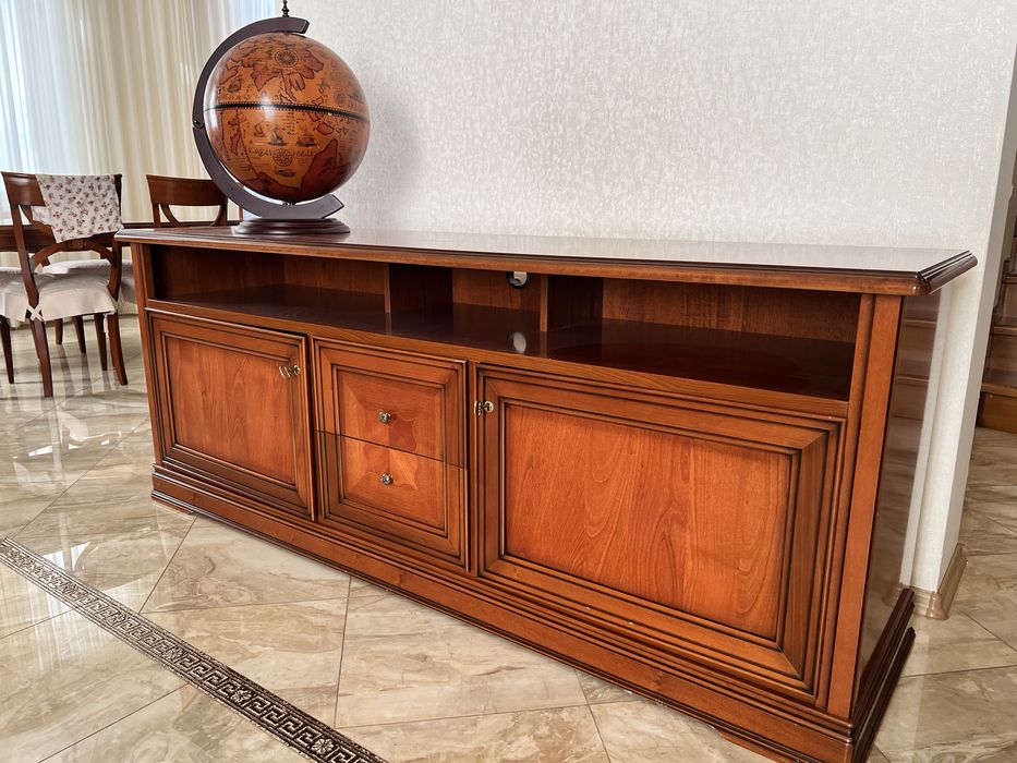 Преміум тумба під ТВ з масиву. Італійський стиль, 200 см