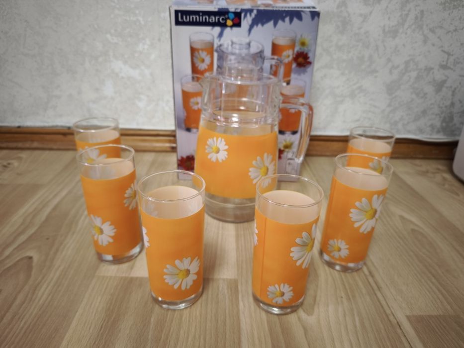 Набор стаканов с кувшином