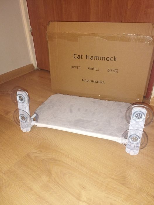 Hamak puszysty dla kota na przyssawkach