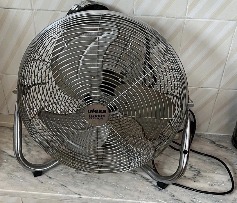 Ventoinha de Chão UFESA Turbo Fresh - Como Nova