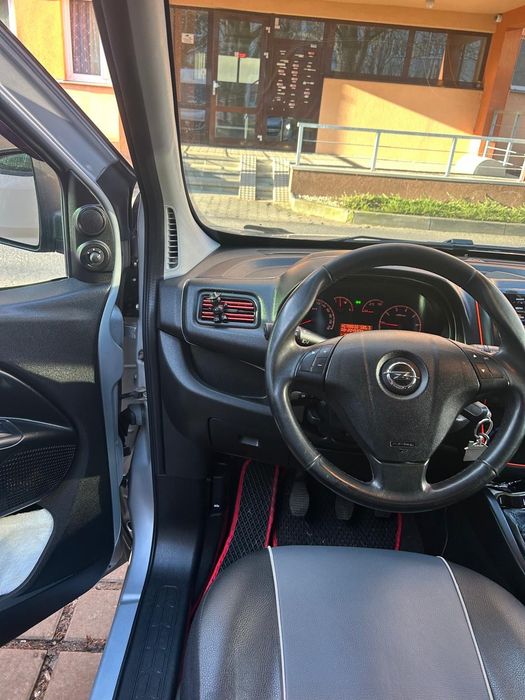 Opel combo.