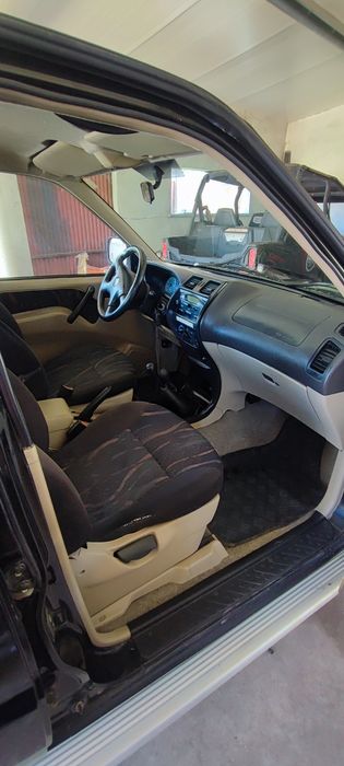Nissan Terrano II - 7 lugares - Ano 2000