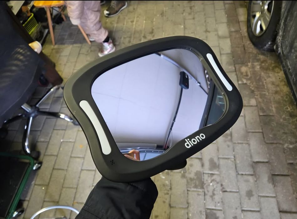 Lusterko do obserwacji dziecka w aucie