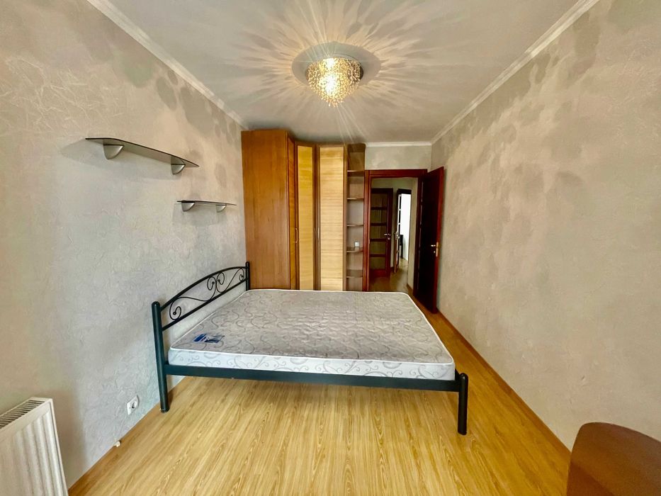 Центр міста! Сучасна 3-х кімн.-студіо. Автономне опалення!