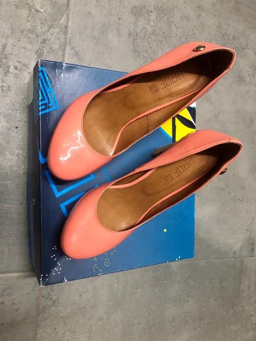 Sapatos PROF como novos