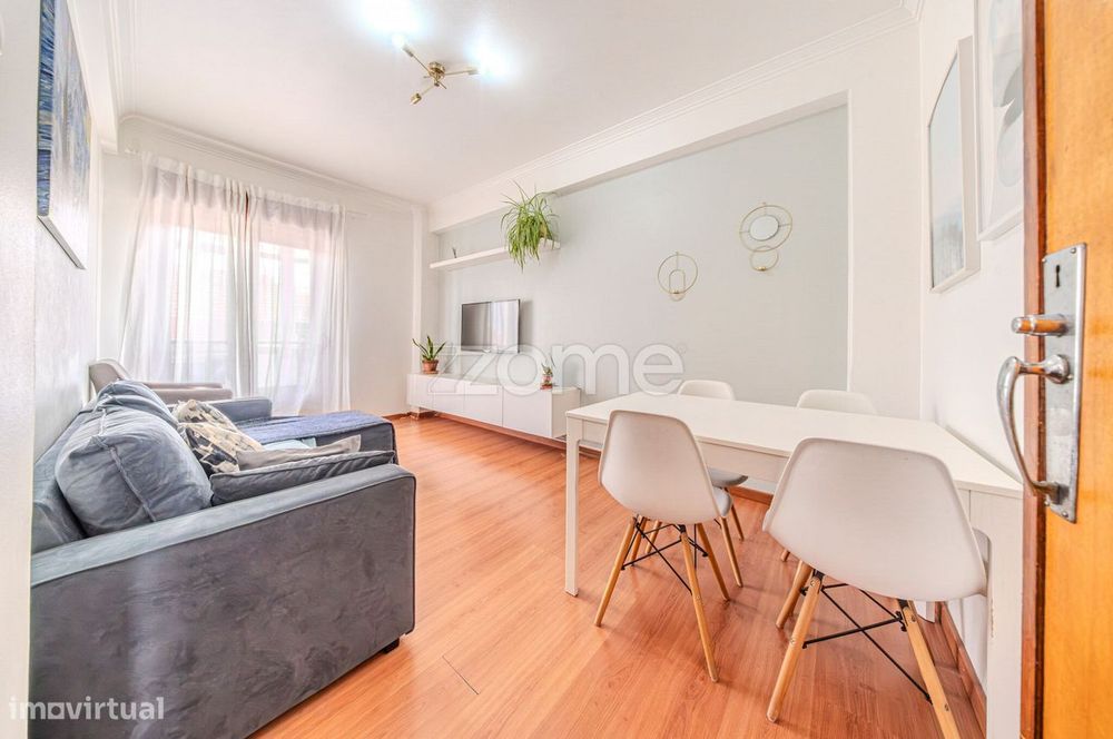 T2+2 na Damaia de Cima | 70m² + 26m² de Aproveitamento de Sótão