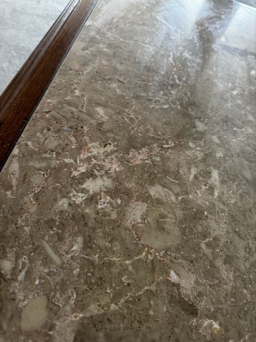 Mesa de centro mármore e madeira