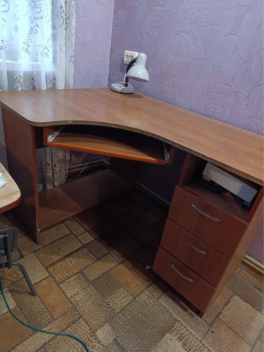Продам письменый стол