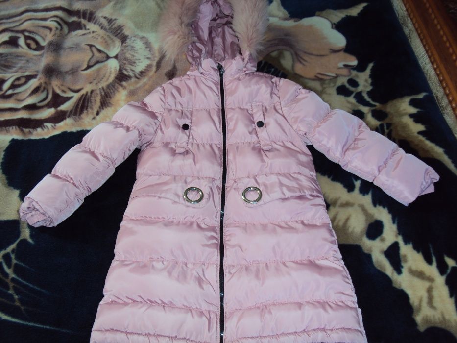 Зимова курточка на дівчинку 6-7 років