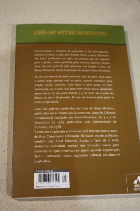 Livro "Felizmente há luar"