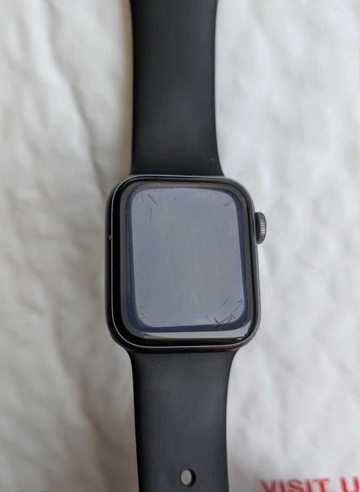 Доступні Apple Watch 6 40 mm Space Gray батарея 85%  рідна