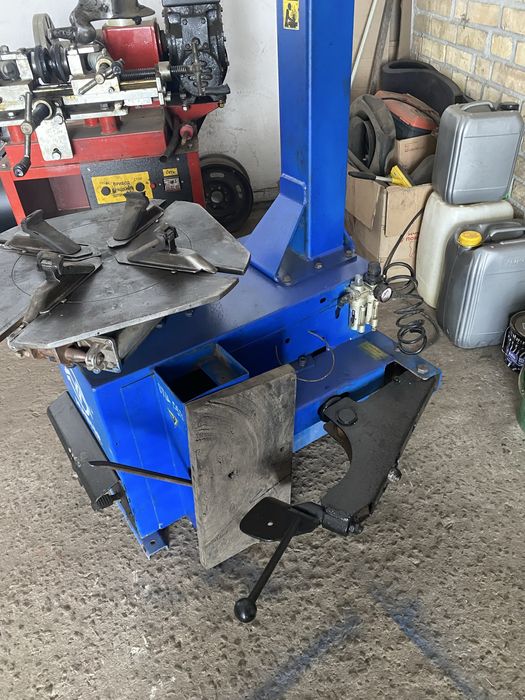 Шиномонтажний станок