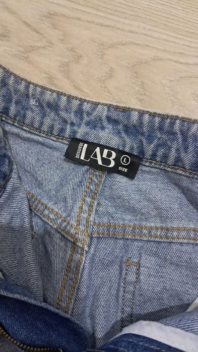 Джинси жіночі рвані з високою талією