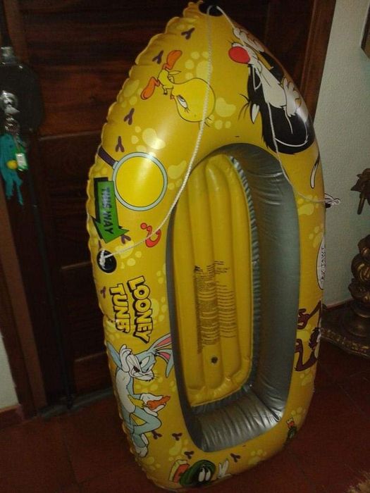 Bote insuflável looney tunes novo para criança