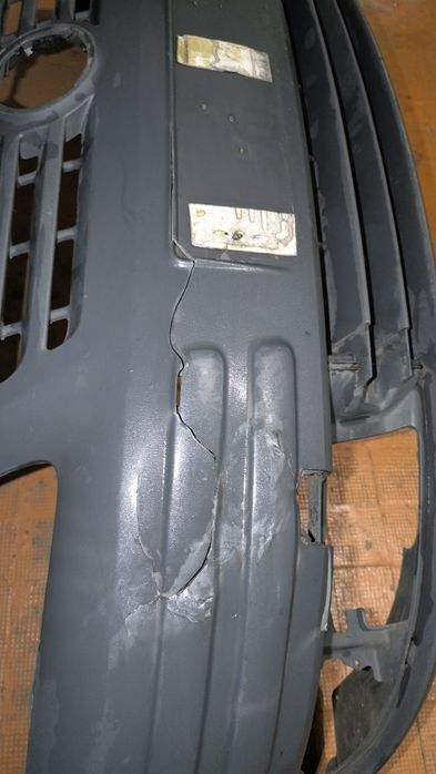 бампер caddy 3  трохи тріснутий