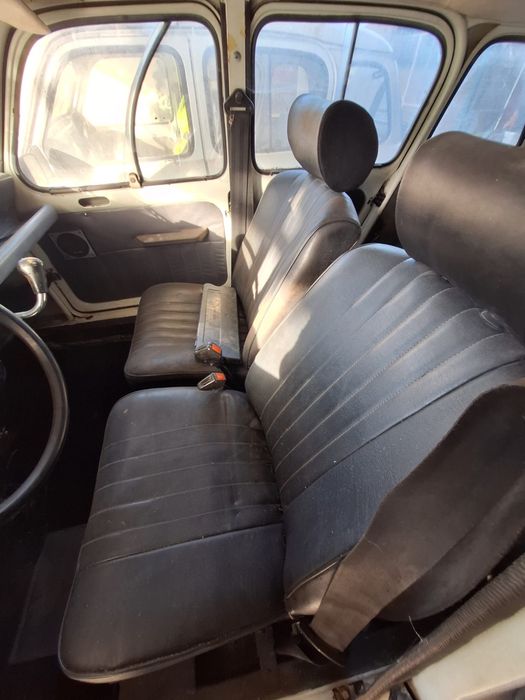 2 unidades Renault's 4L  brancas