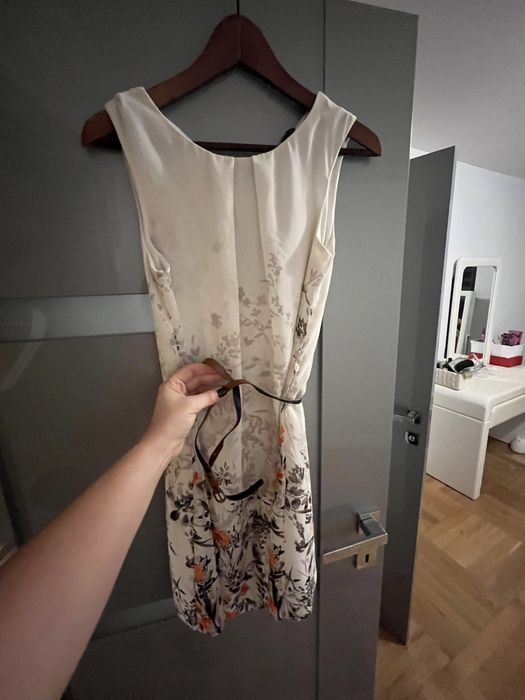 Letnia bezowa w kwiaty sukienka rozmiar 38 plus pasek