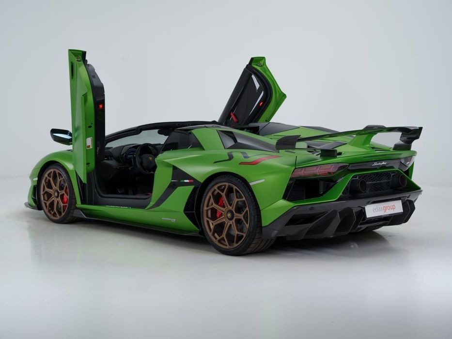 Lamborghini Aventador SVJ Roadster