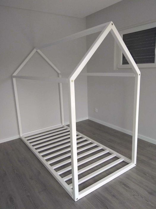 Cama de menina estilo castelo/casa