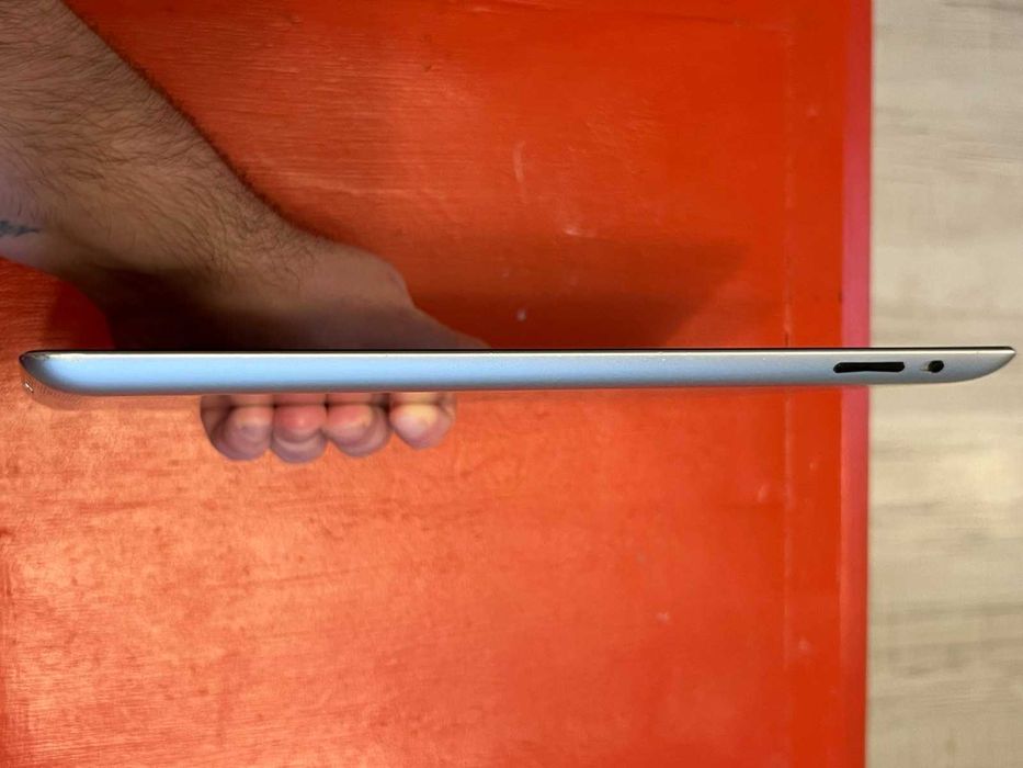 iPad 2-го поколения Wi-Fi 3G 16GB - LL/A SIM Не работает 83% Аккум