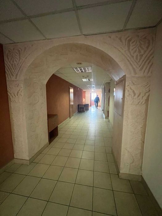 Оренда офісу 1500 м2., фасад, з меблями, Печерськ, метро Звіринецька